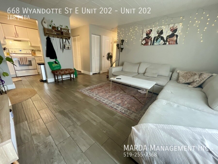 Modern 1-Bedroom Apartment for Rent – 668 Wyandotte St. E, Windsor