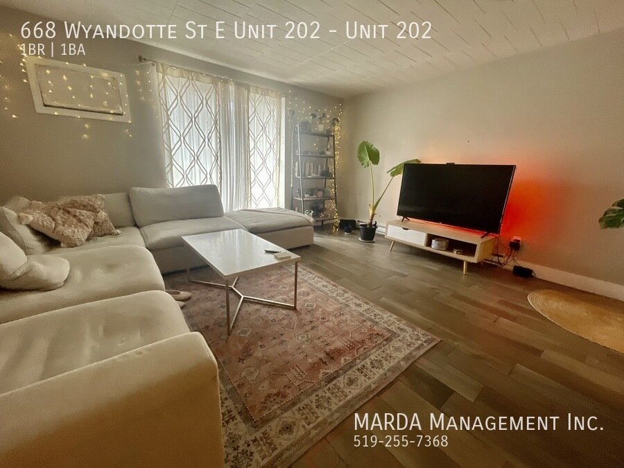 Modern 1-Bedroom Apartment for Rent – 668 Wyandotte St. E, Windsor